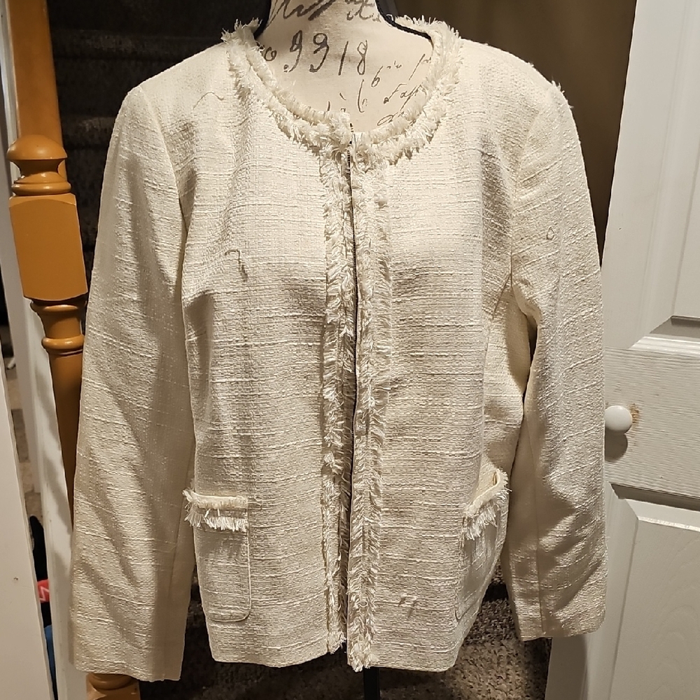 TALBOTS Elegant Cream Women's BlazerJacket..size 20. So Pretty....free Shipping.